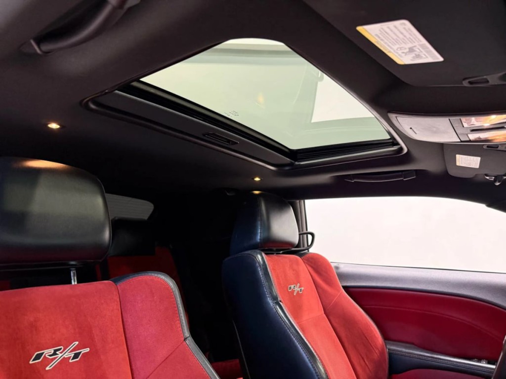 2016 Dodge Challenger Image 31