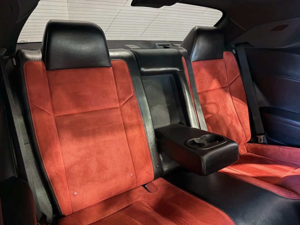 2016 Dodge Challenger Image 32