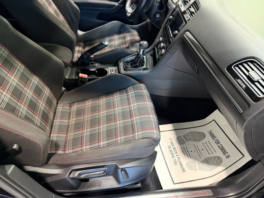 2018 Volkswagen GTI Image 30