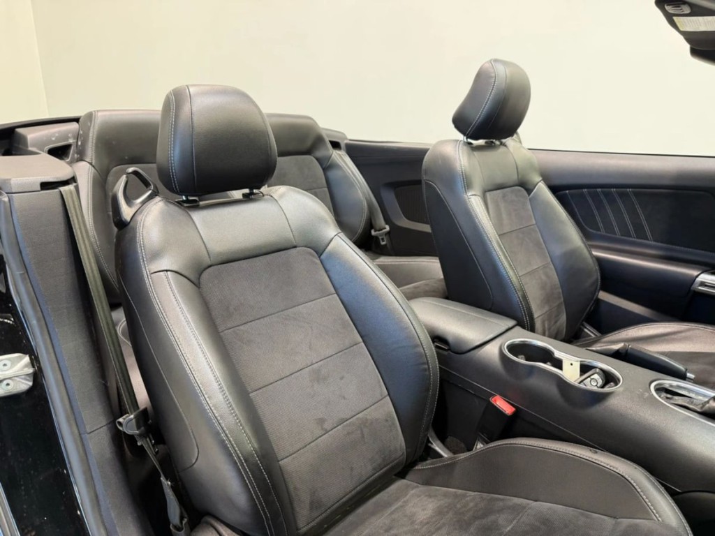 2020 Ford Mustang Image 30