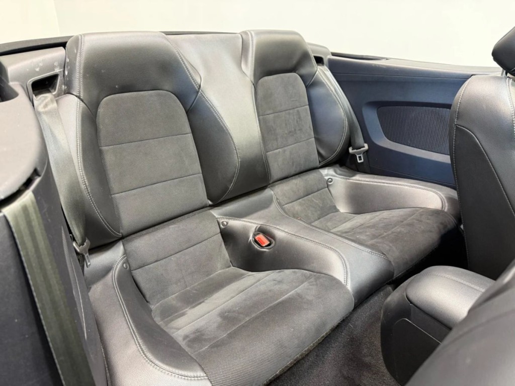 2020 Ford Mustang Image 32