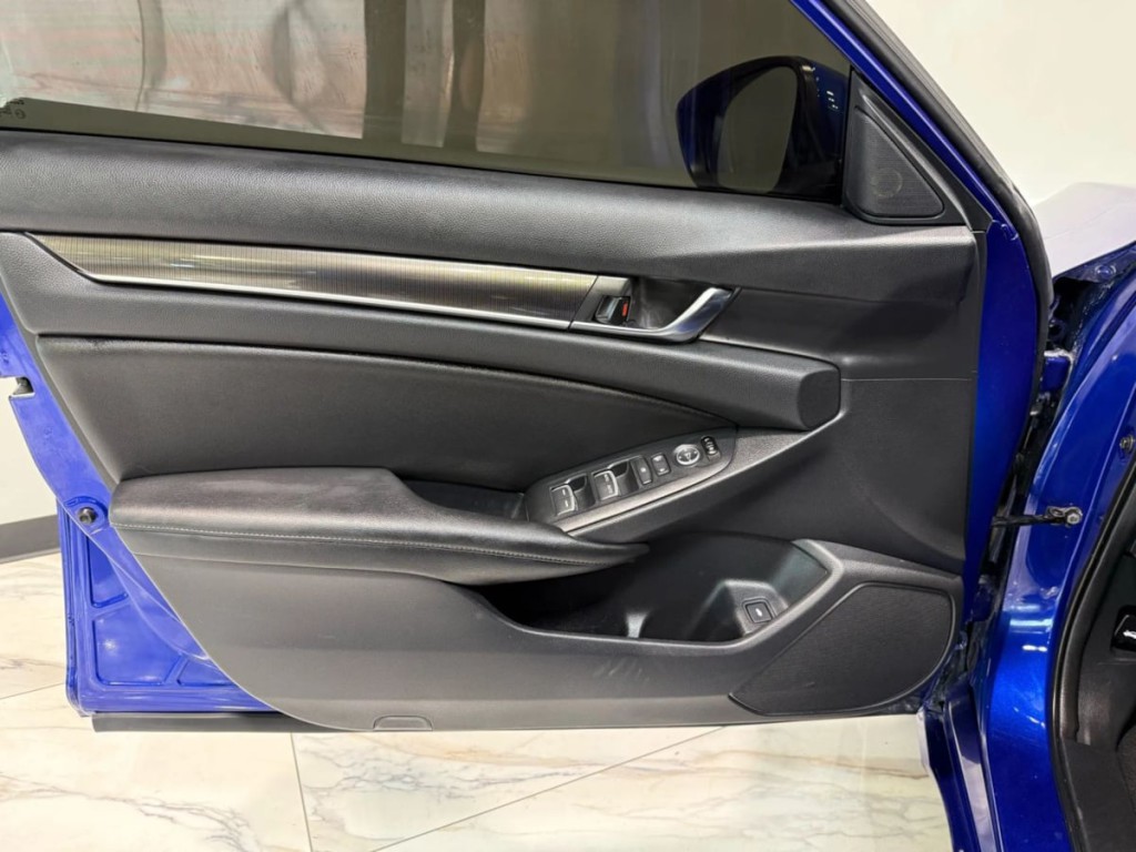 2019 Honda Accord Image 9