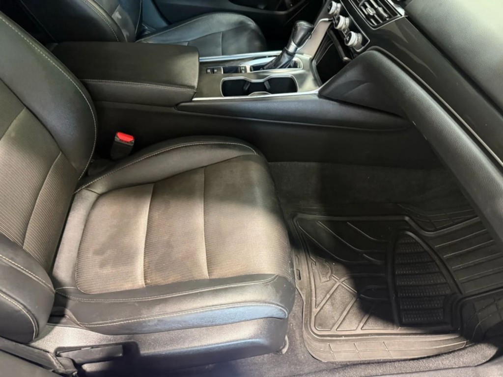 2019 Honda Accord Image 25