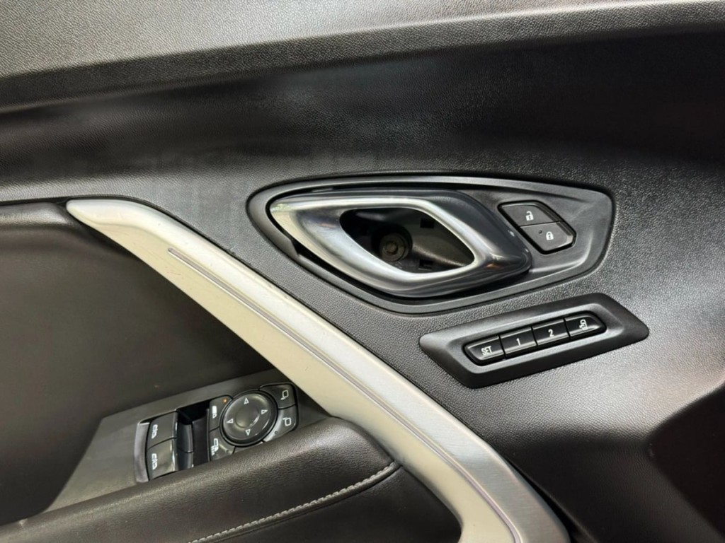 2020 Chevrolet Camaro Image 11