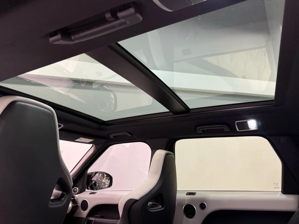 2017 Land Rover Range Rover Sport Image 38