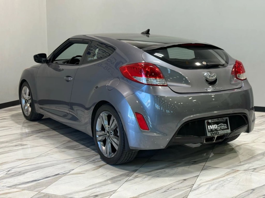 2016 Hyundai Veloster Image 9