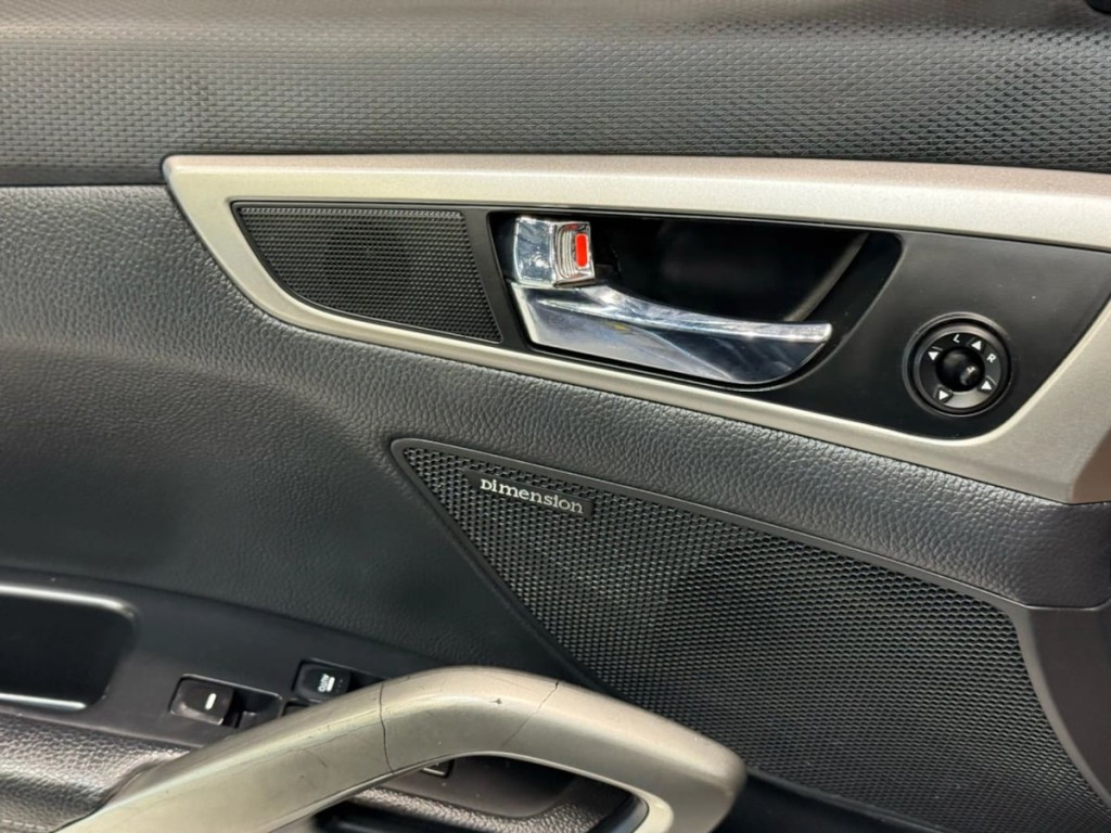 2016 Hyundai Veloster Image 12