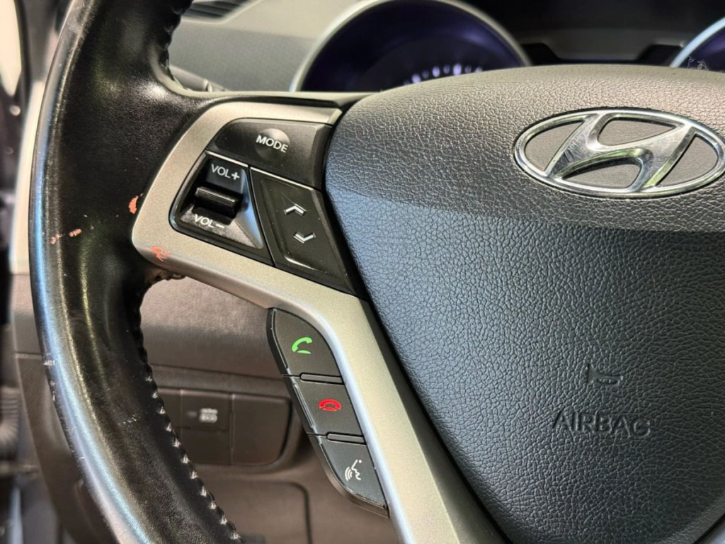 2016 Hyundai Veloster Image 15