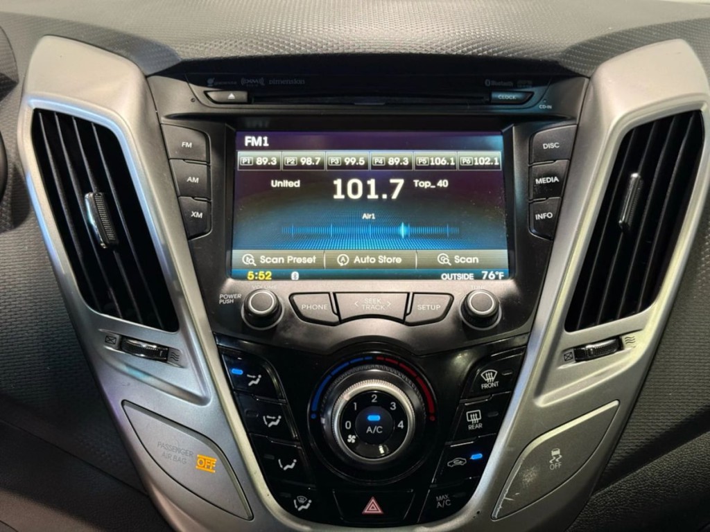 2016 Hyundai Veloster Image 19