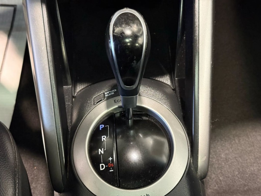 2016 Hyundai Veloster Image 21