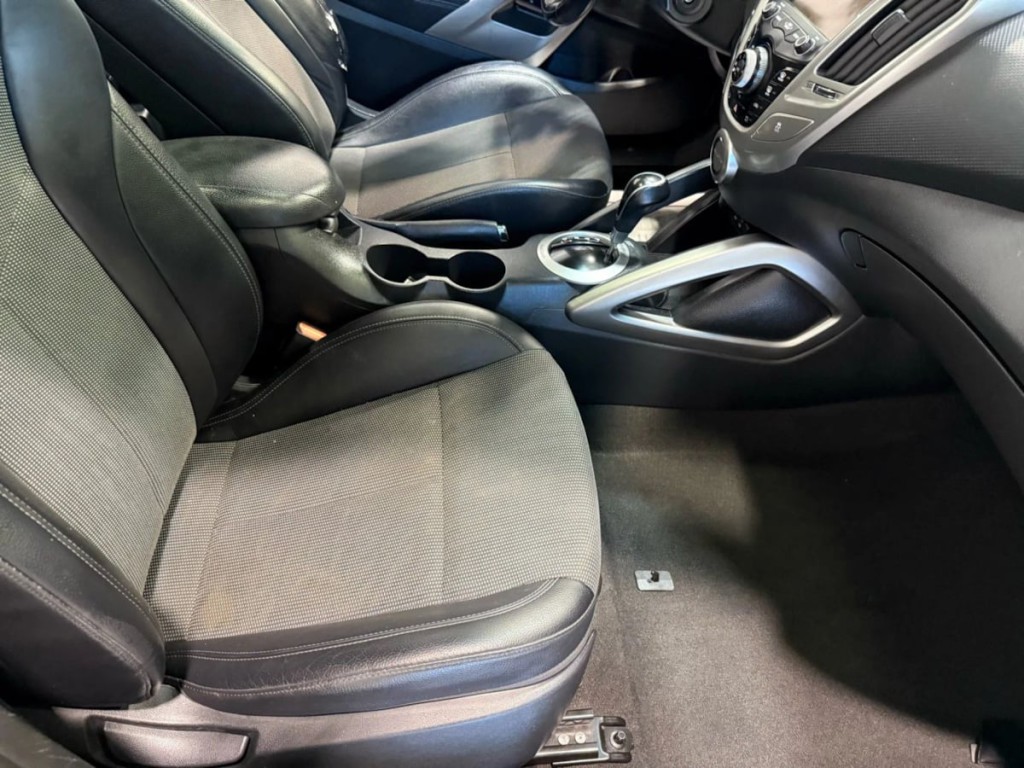 2016 Hyundai Veloster Image 29