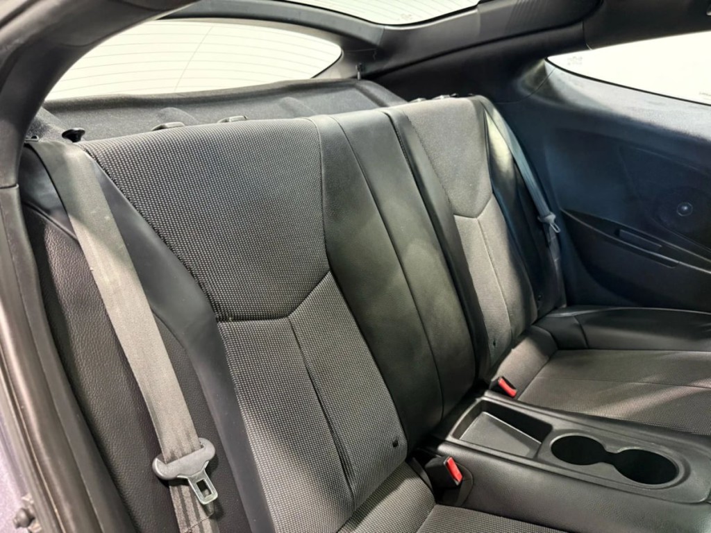 2016 Hyundai Veloster Image 30