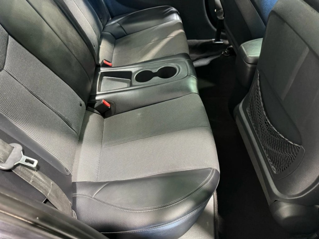 2016 Hyundai Veloster Image 31