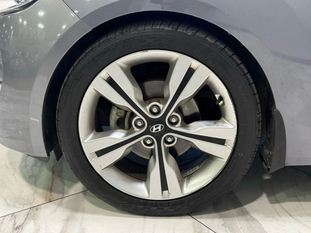 2016 Hyundai Veloster Image 32