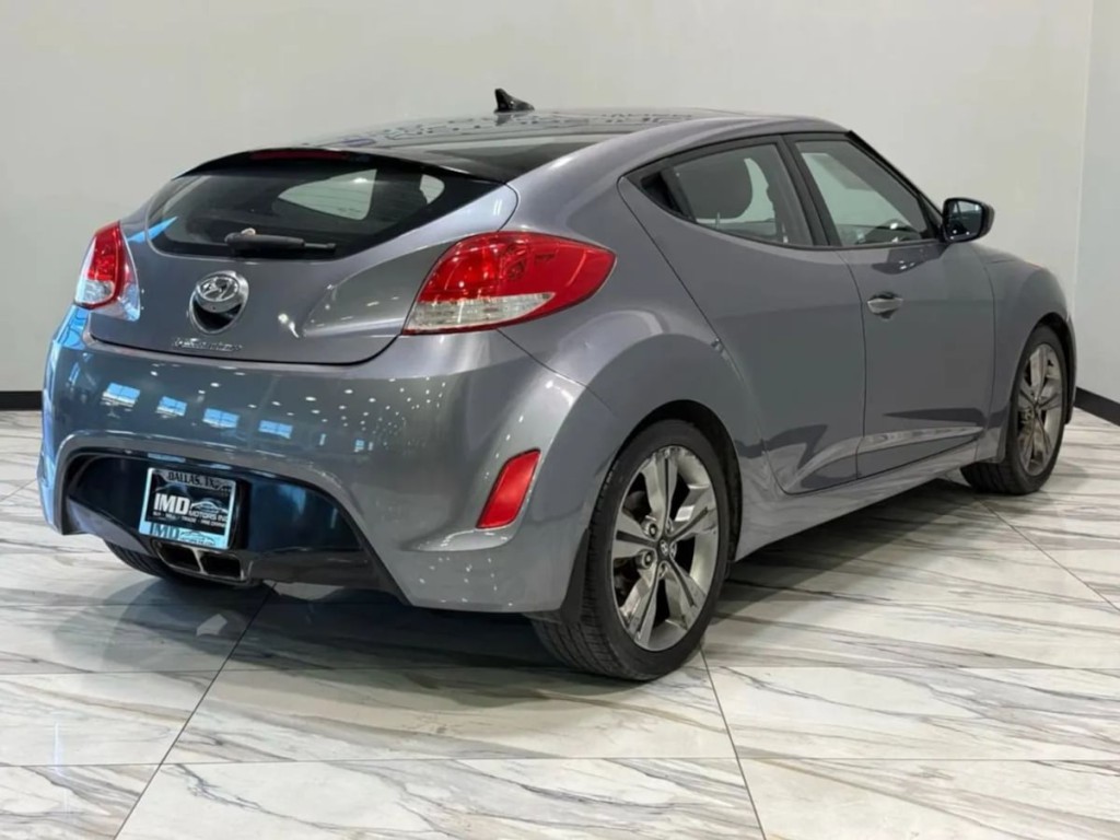 2016 Hyundai Veloster Image 6