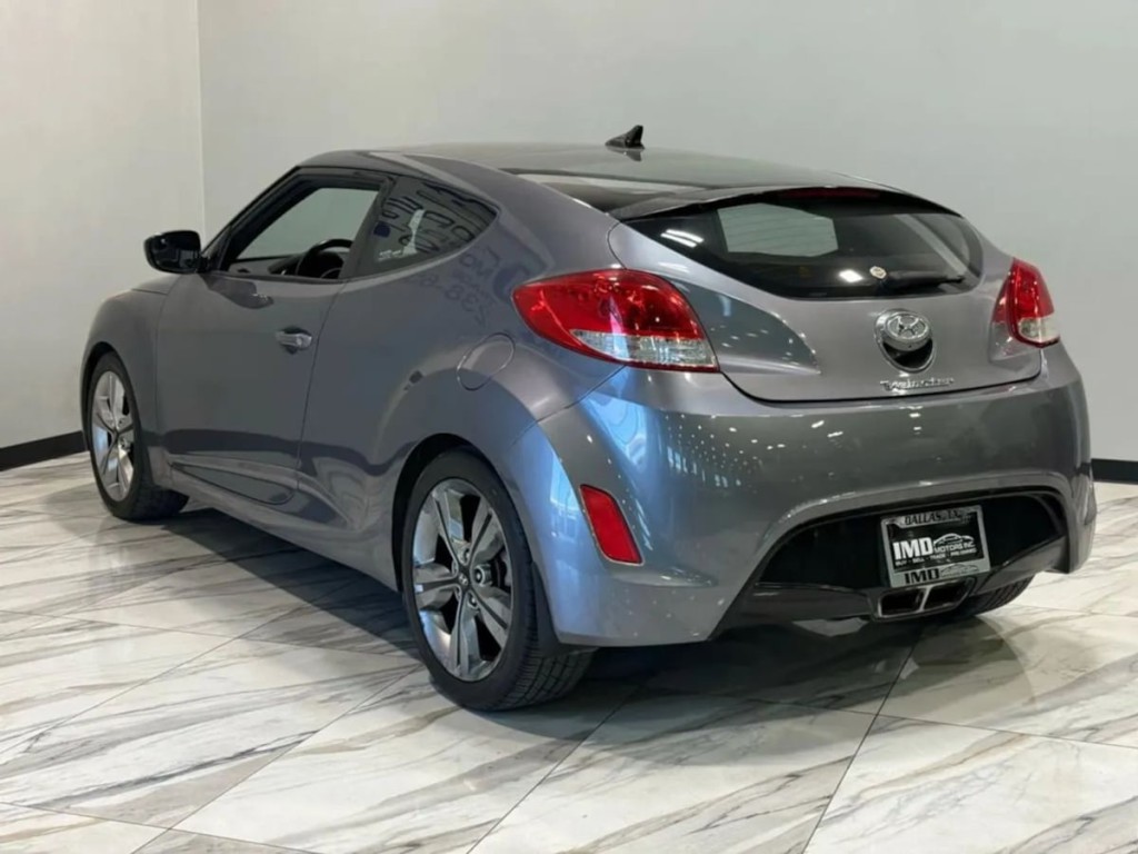 2016 Hyundai Veloster Image 8