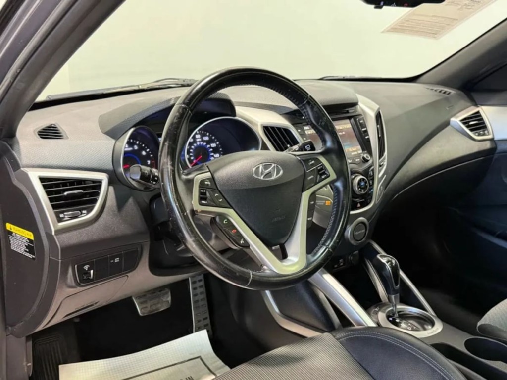 2016 Hyundai Veloster Image 10