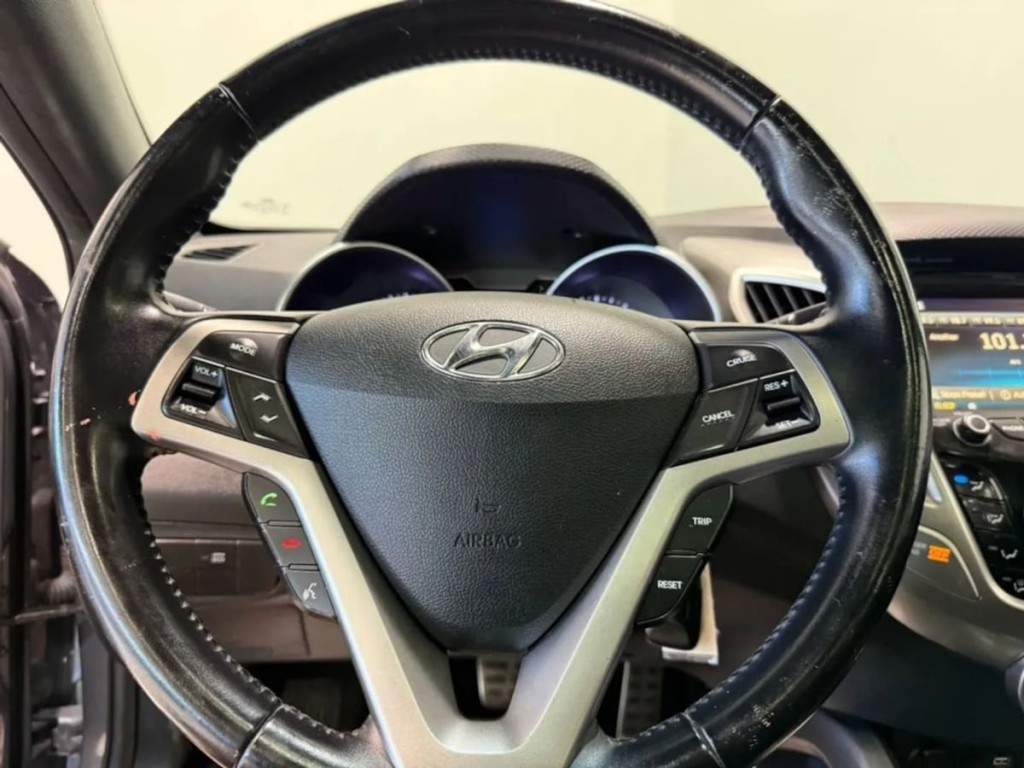 2016 Hyundai Veloster Image 11