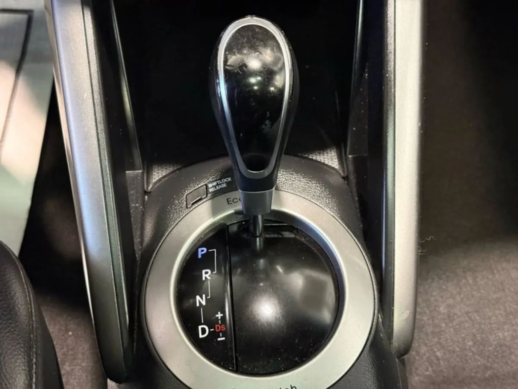 2016 Hyundai Veloster Image 17