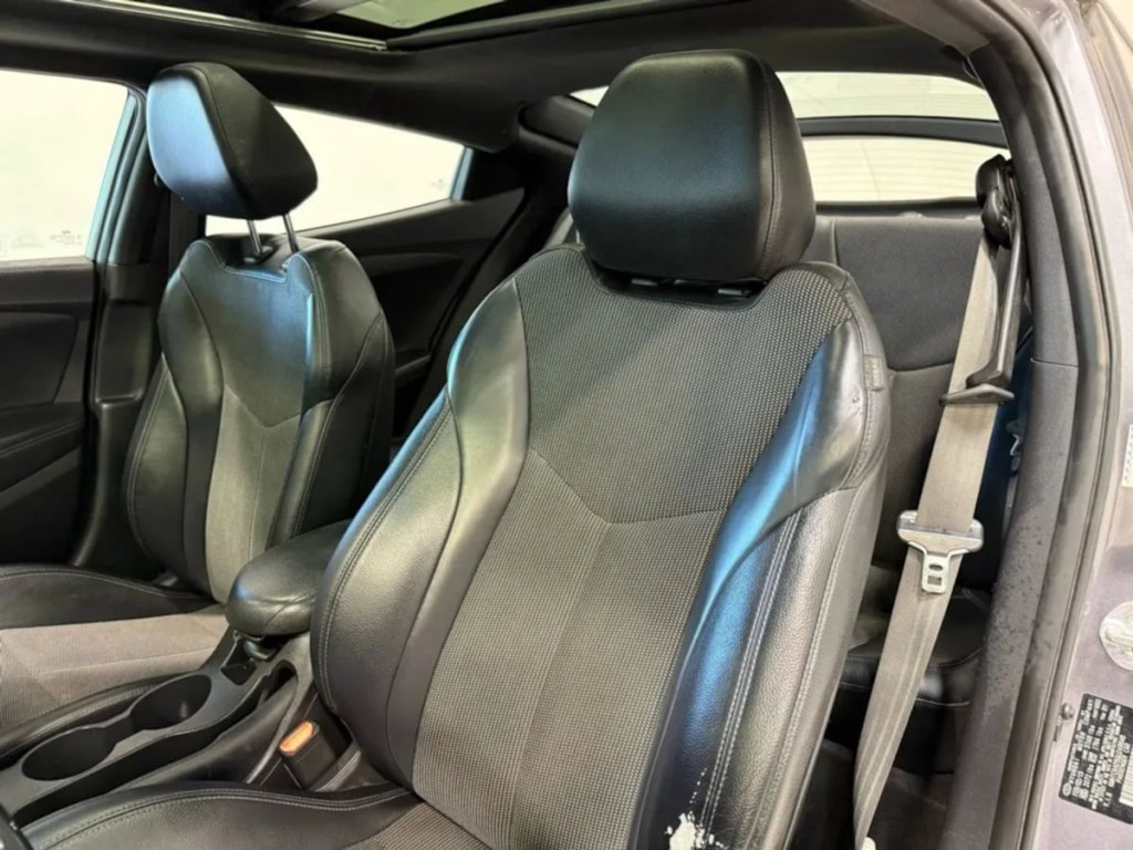 2016 Hyundai Veloster Image 18