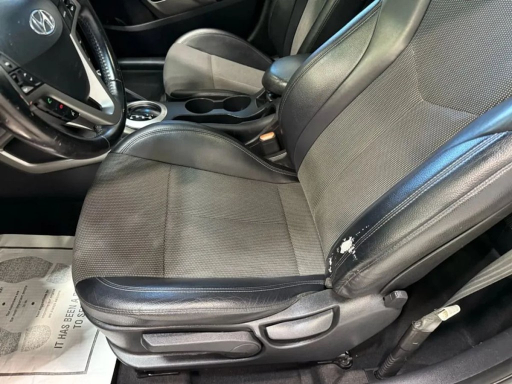 2016 Hyundai Veloster Image 19