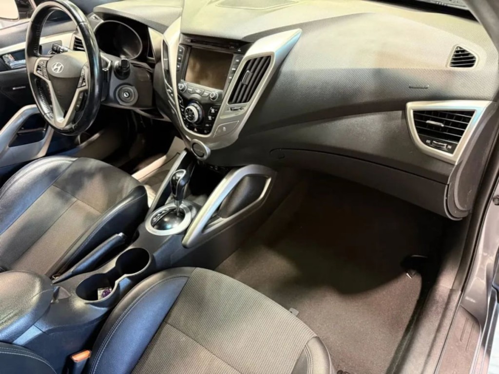 2016 Hyundai Veloster Image 22