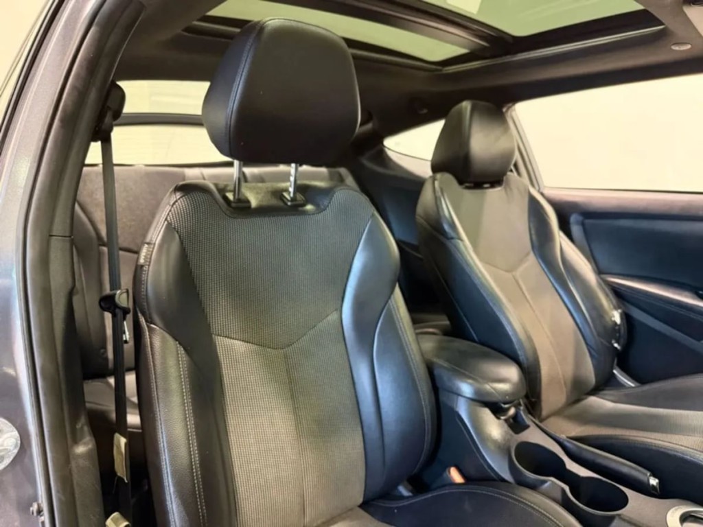 2016 Hyundai Veloster Image 23