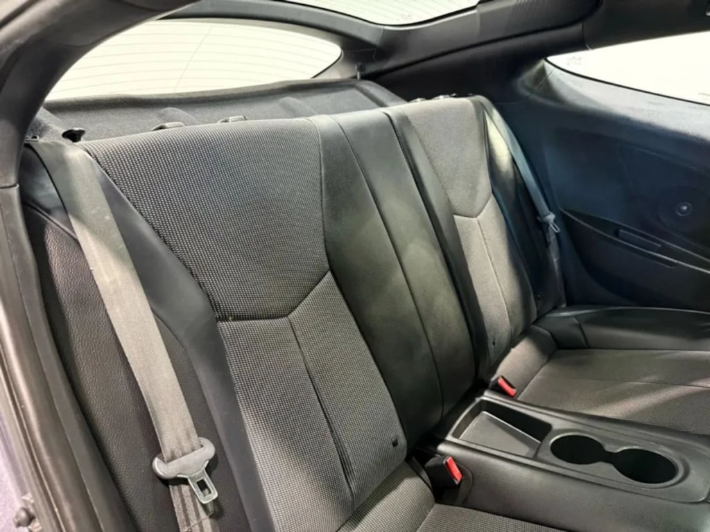 2016 Hyundai Veloster Image 24