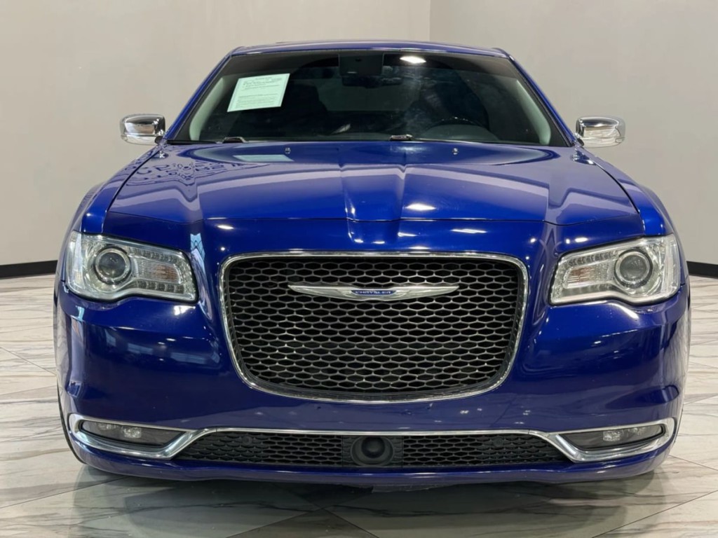 2018 Chrysler 300 Image 3