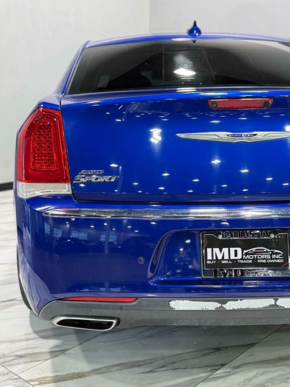 2018 Chrysler 300 Image 8