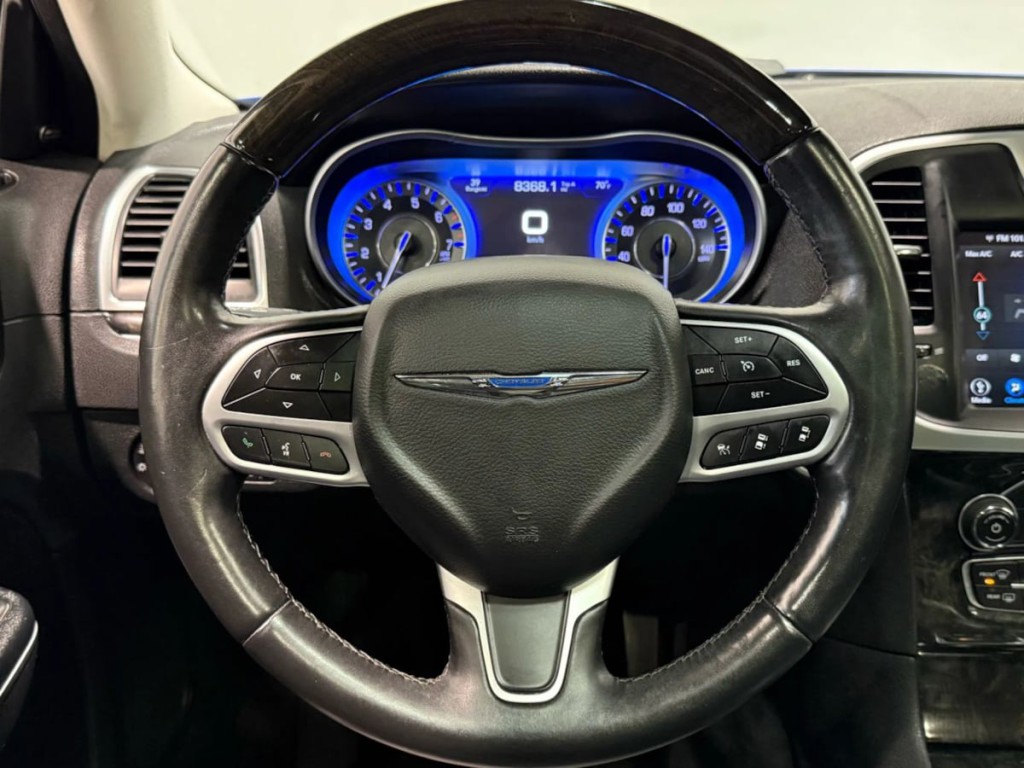 2018 Chrysler 300 Image 16