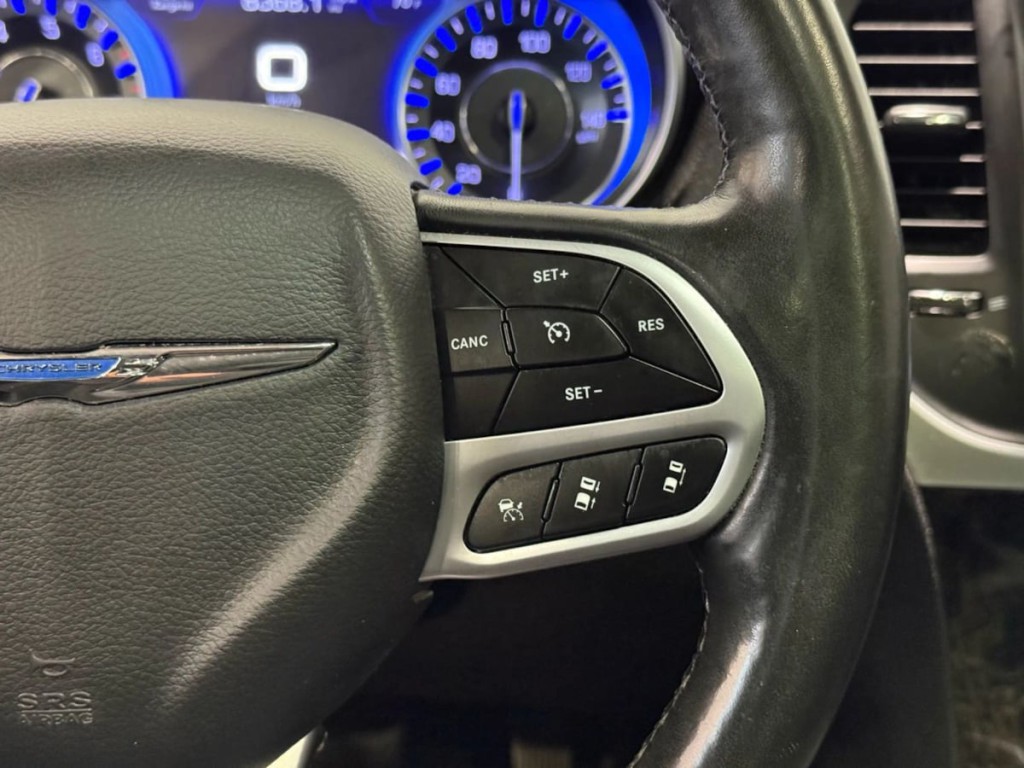 2018 Chrysler 300 Image 18