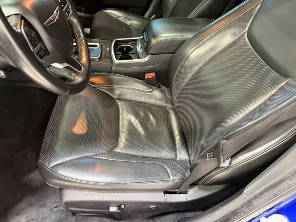 2018 Chrysler 300 Image 24