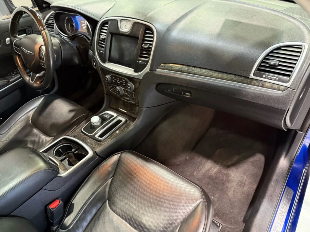 2018 Chrysler 300 Image 27