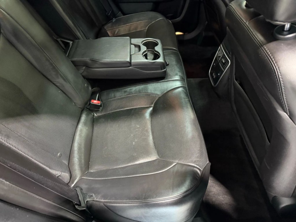 2018 Chrysler 300 Image 32