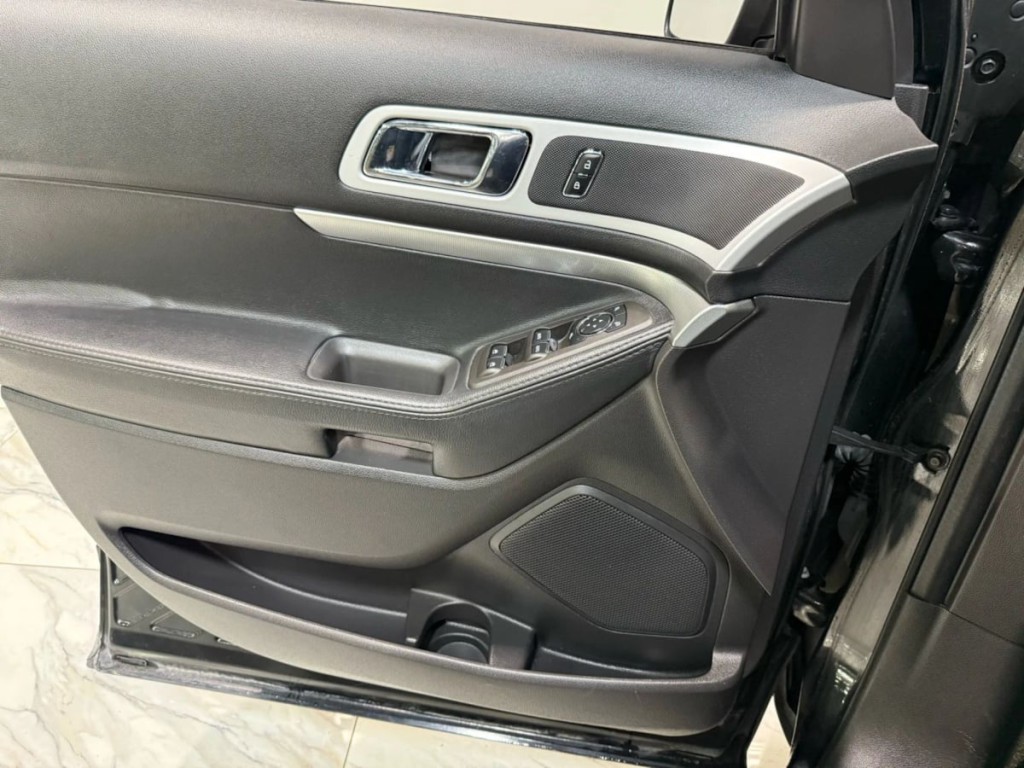 2013 Ford Explorer Image 12