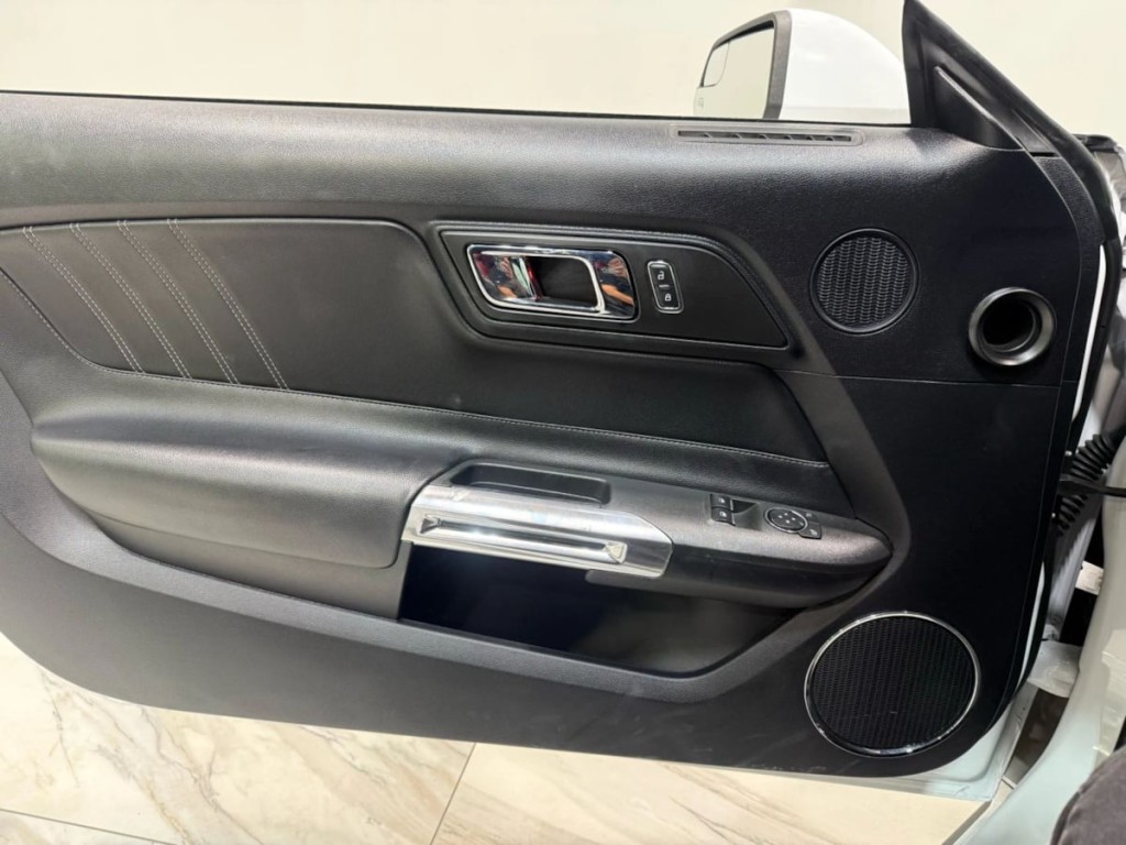 2017 Ford Mustang Image 25