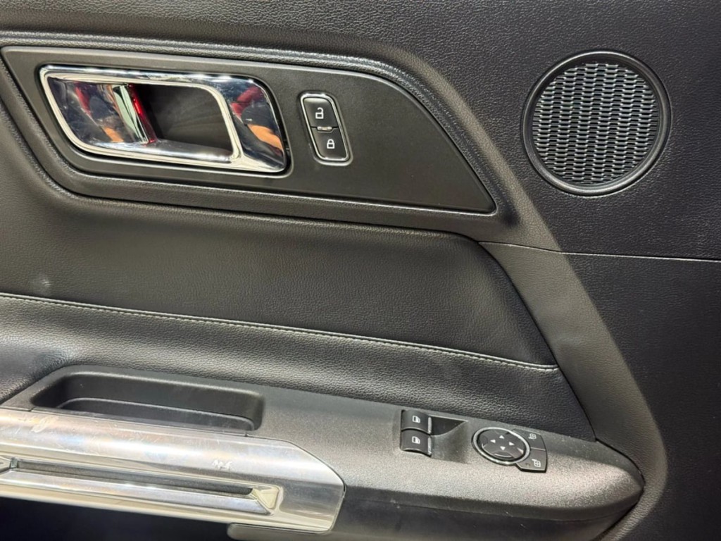 2017 Ford Mustang Image 26