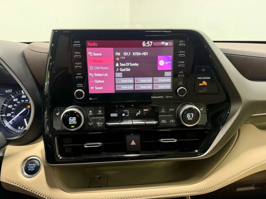 2020 Toyota Highlander Image 16