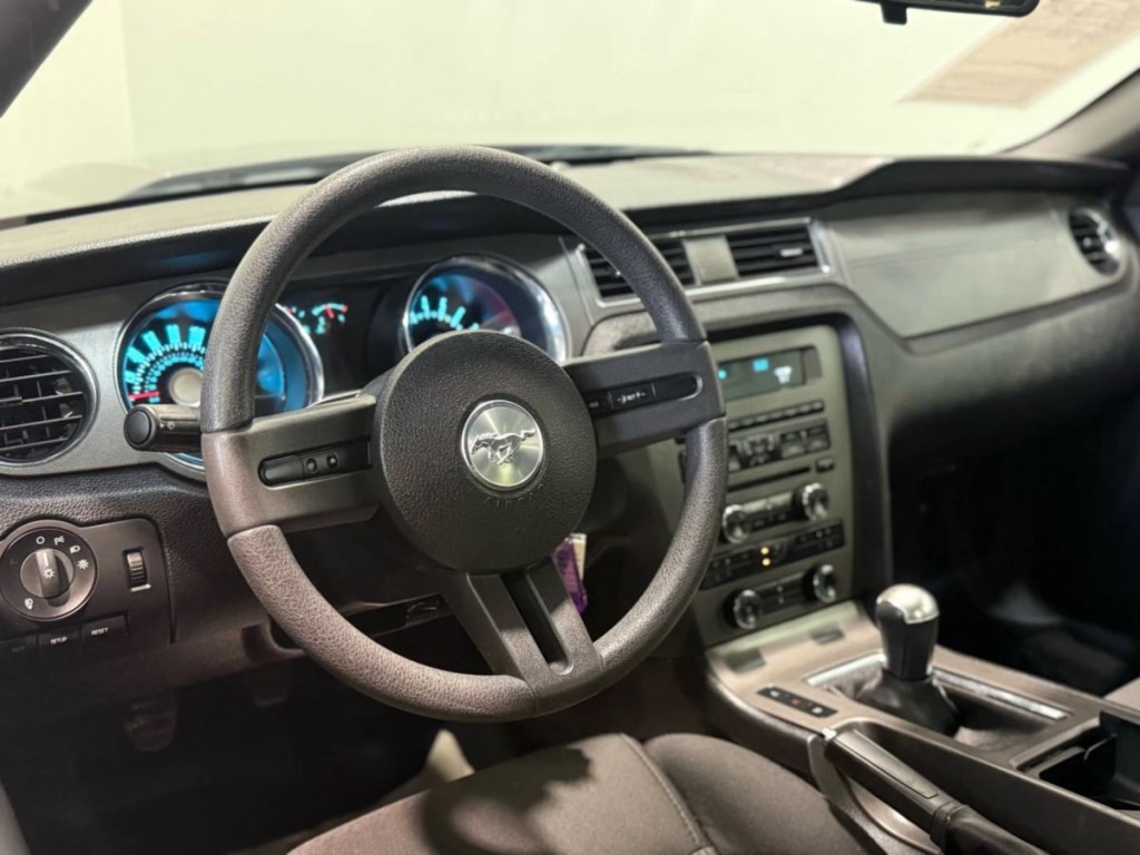 2012 Ford Mustang Image 11