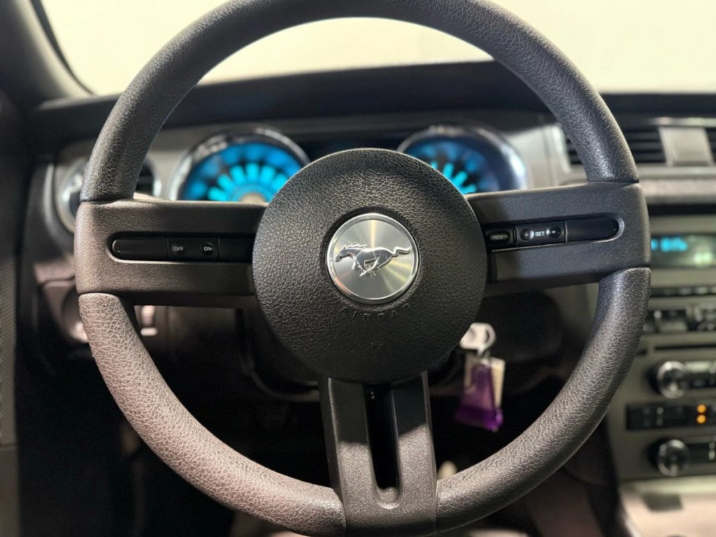 2012 Ford Mustang Image 12
