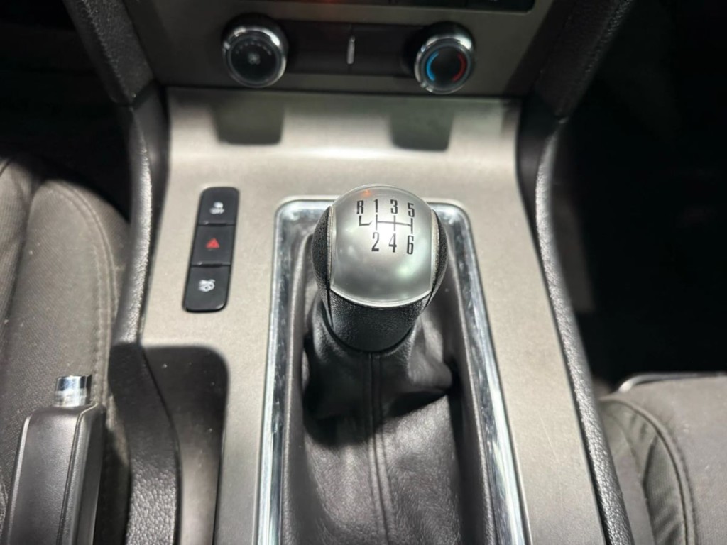 2012 Ford Mustang Image 17