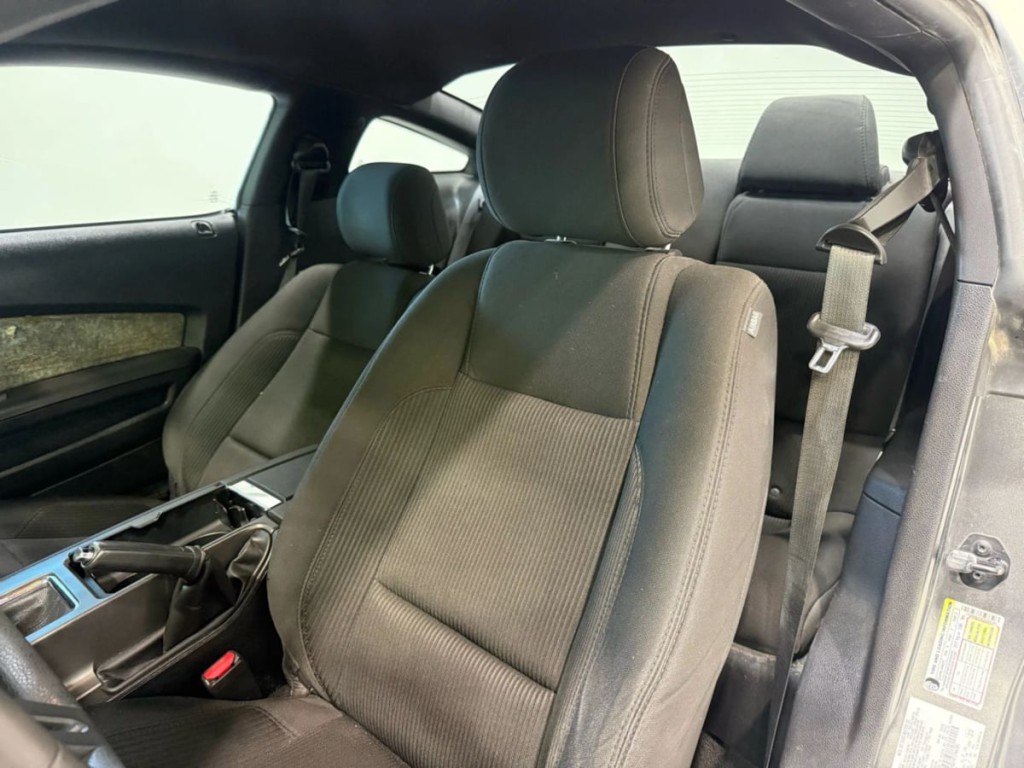 2012 Ford Mustang Image 18