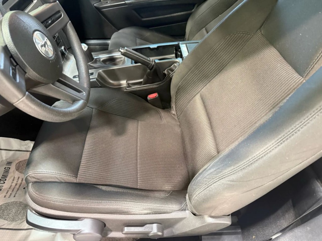 2012 Ford Mustang Image 19