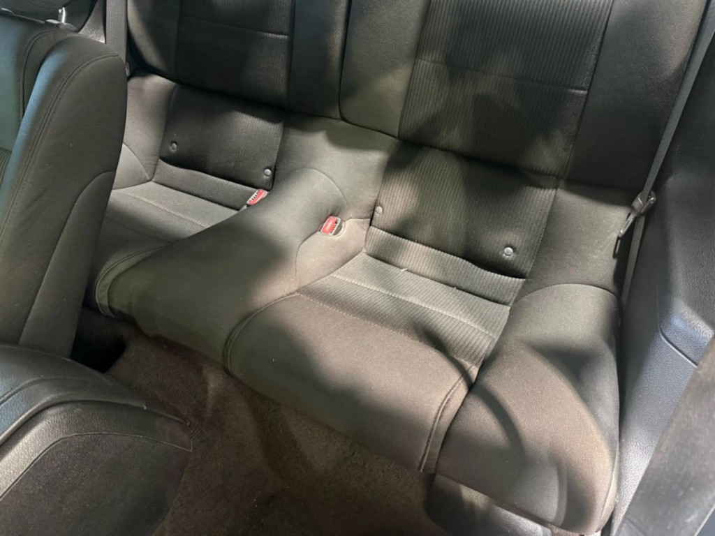 2012 Ford Mustang Image 21