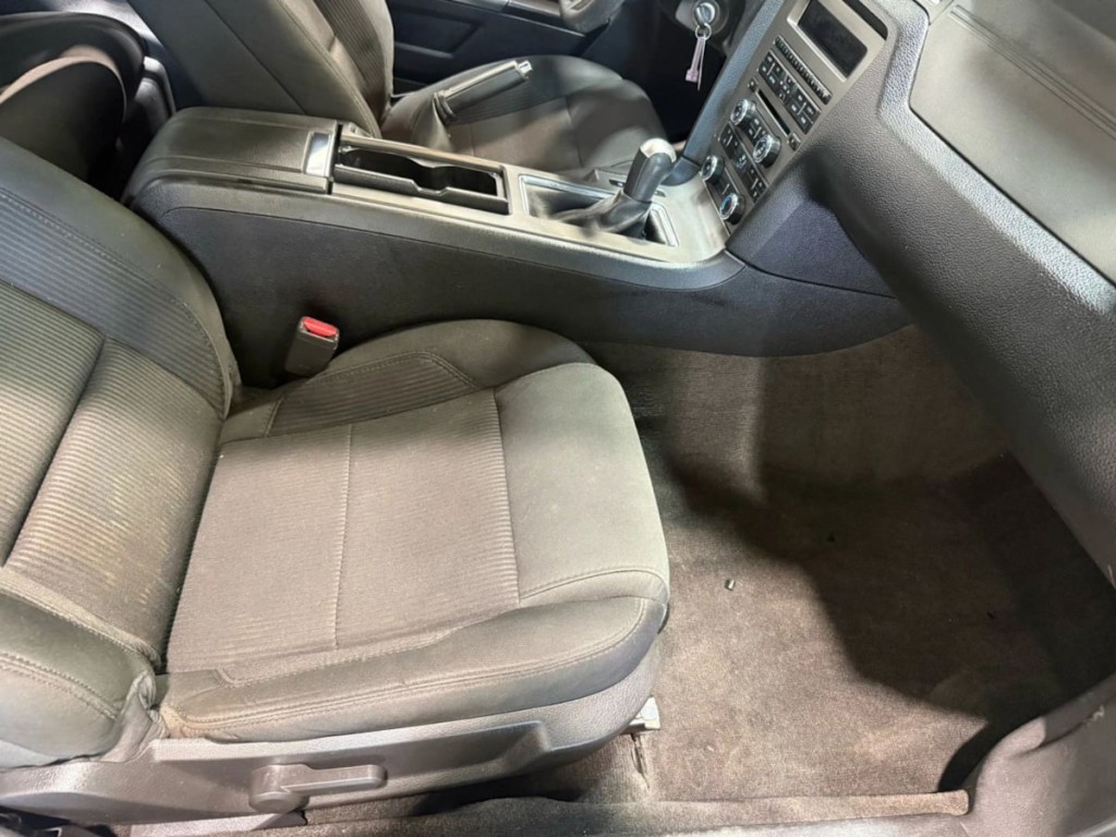 2012 Ford Mustang Image 24