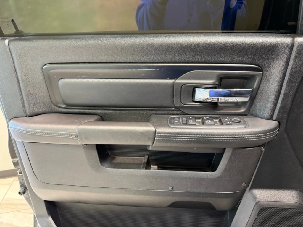 2017 RAM 1500 Image 12