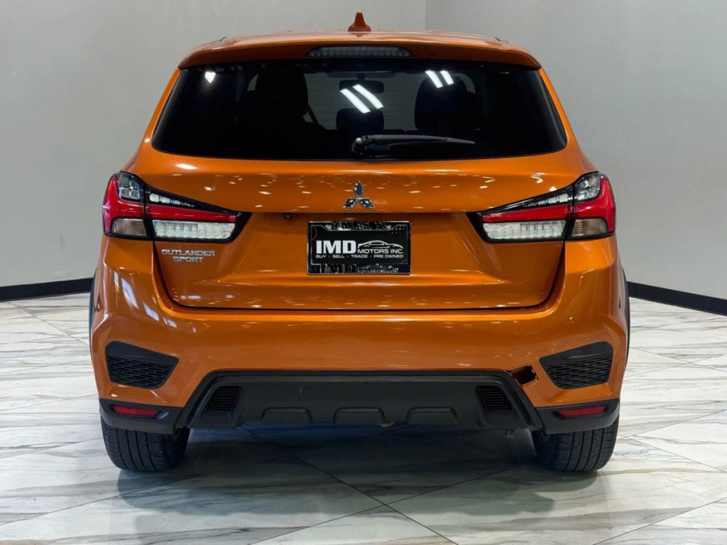 2020 Mitsubishi Outlander Image 8