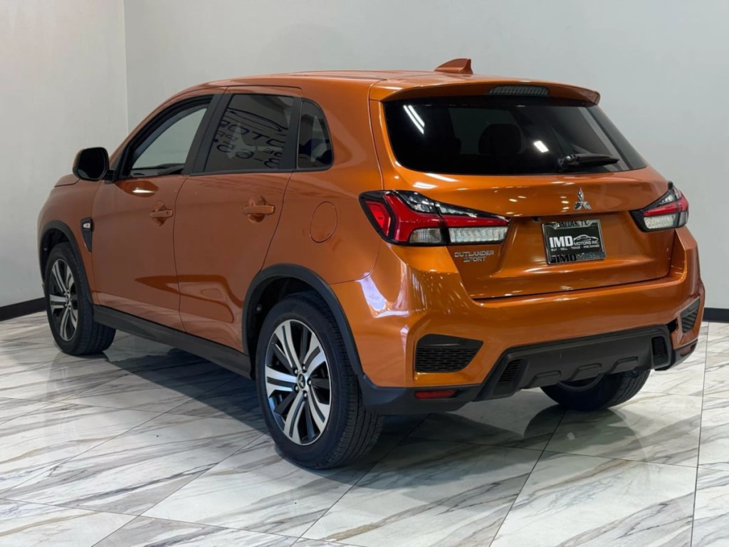 2020 Mitsubishi Outlander Image 9