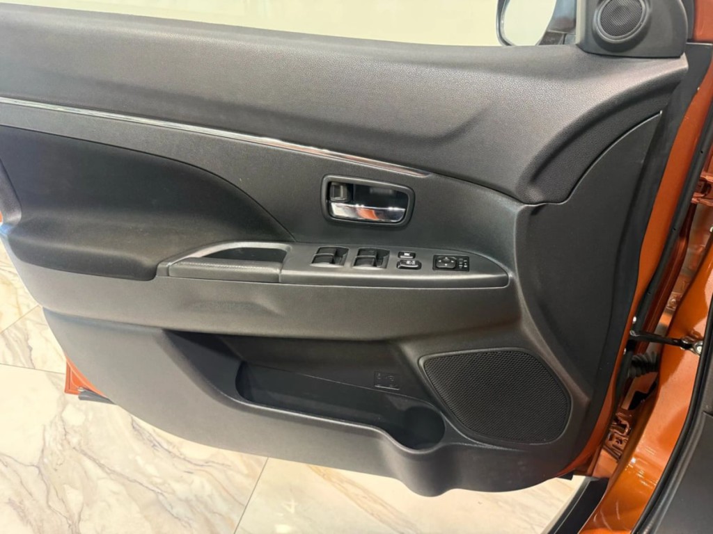 2020 Mitsubishi Outlander Image 11